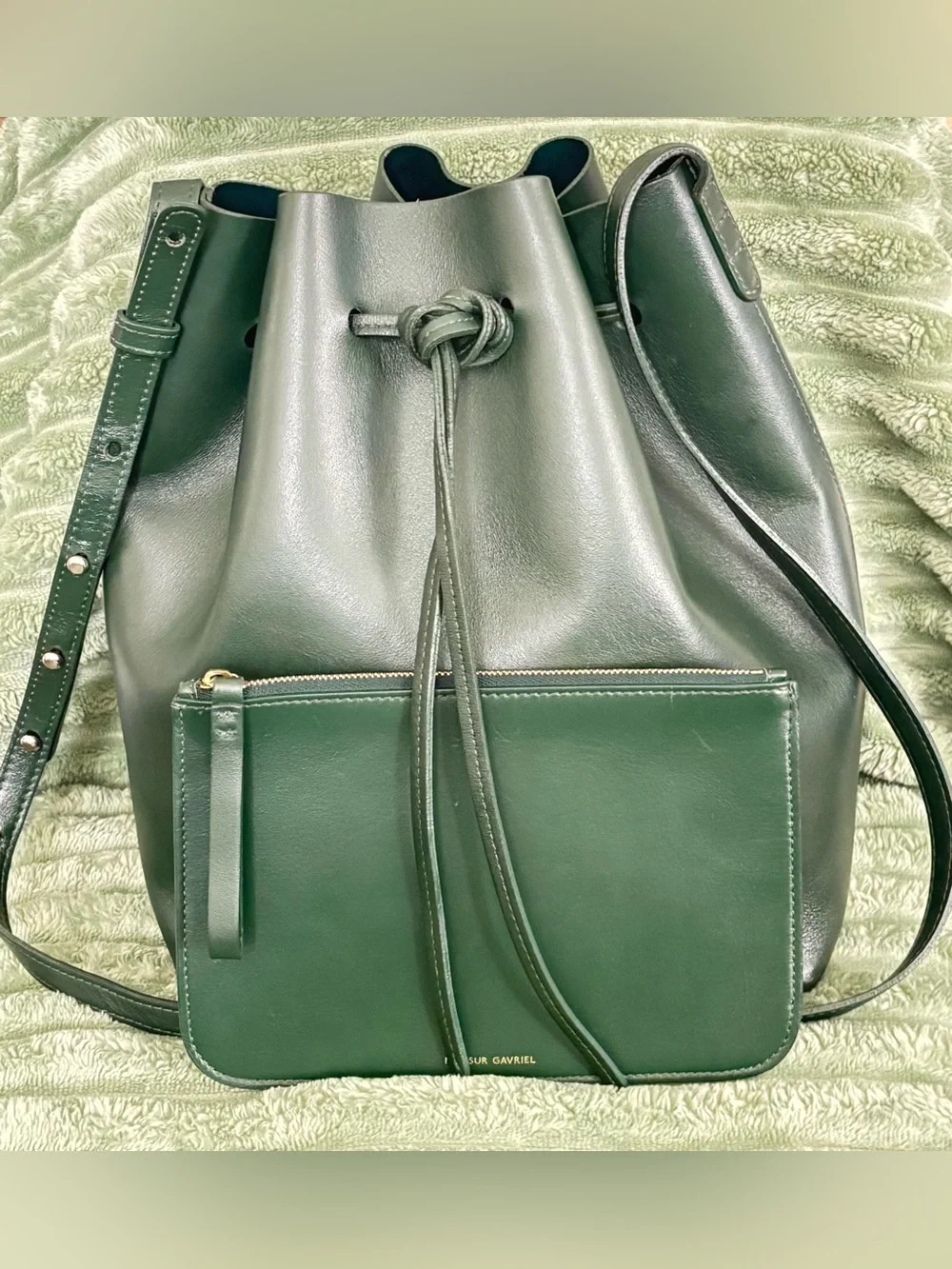 MANSUR GAVRIEL LG LEATHER GREEN CROSSBODY/BUCKET BAG
